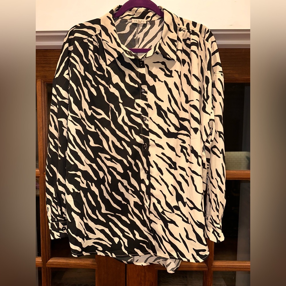 NWOT Jodifl Zebra Black &‎ Cream Print Button-Up Blouse Colorblock Size Large